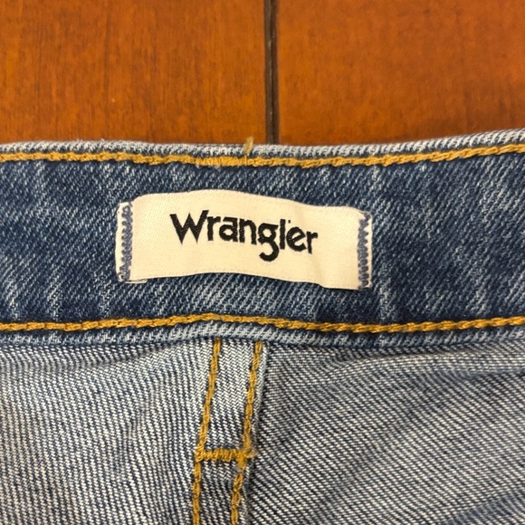 Wrangler High Rise Wanderer Flare Jean. NWT 28/30 - Picture 2 of 15